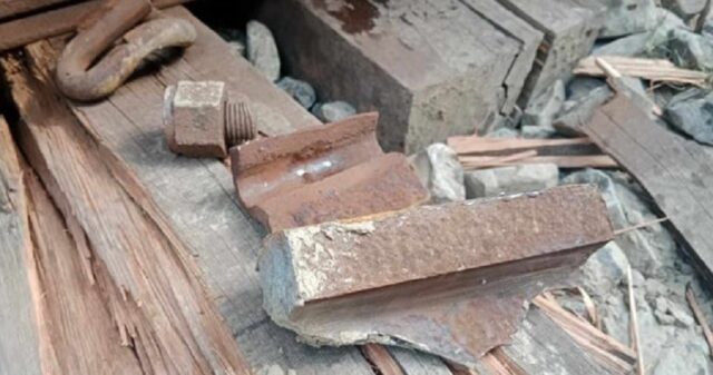 rail broken_original_1706513866