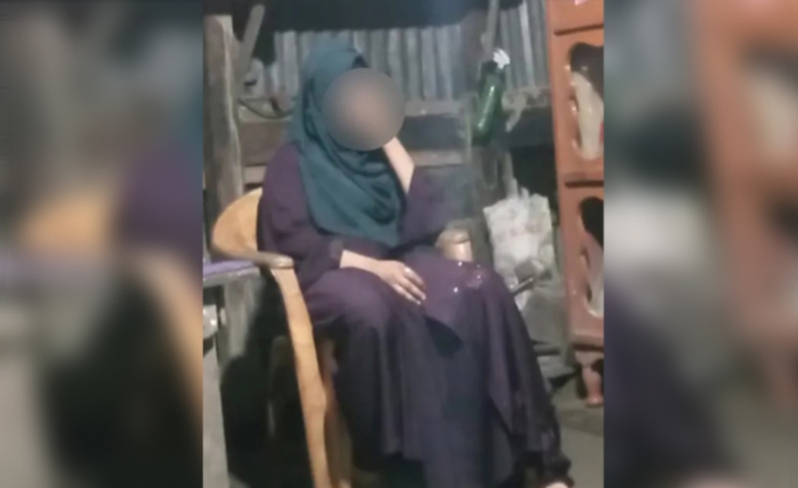 স্বামীকে তালাক দিয়েই প্রেমিকের বাড়িতে হাজির তরুণী, অতঃপর…