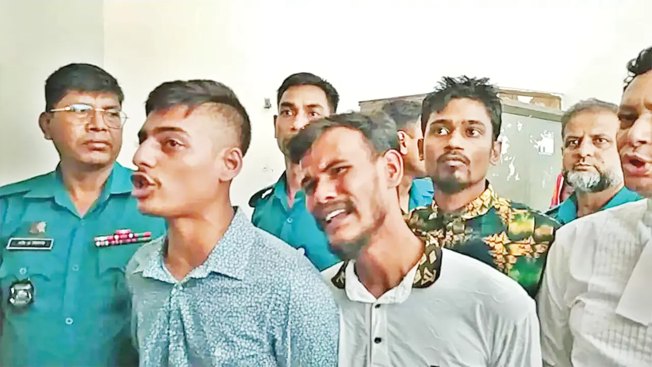 কারেন্ট শক দিয়ে ও মারধর কে দোষ স্বীকার করতে বলেছে’ কারেন্ট শক দিয়ে ও মারধর কে দোষ স্বীকার করতে বলেছে’