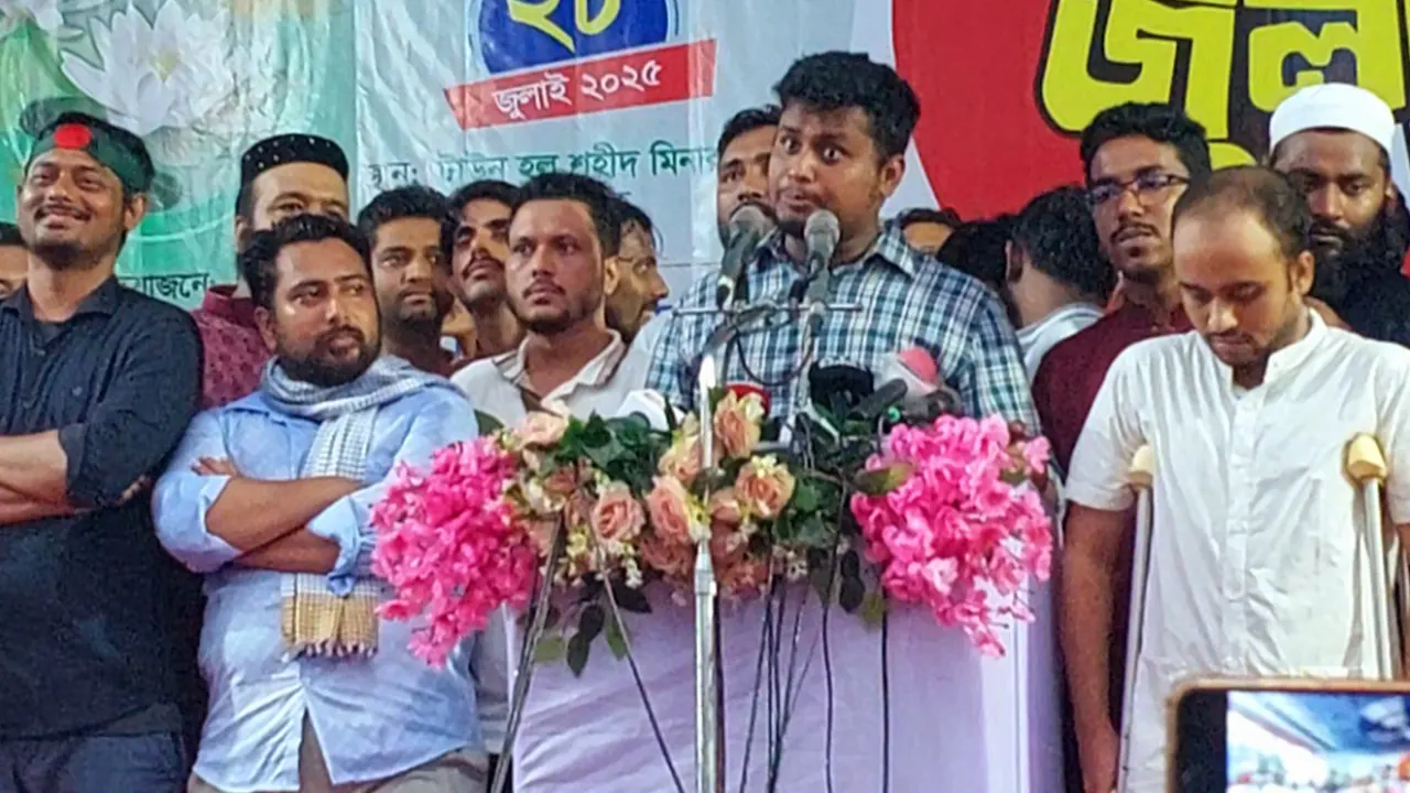 অসুস্থ হয়ে হাসপাতালে হাসনাত আব্দুল্লাহ অসুস্থ হয়ে হাসপাতালে হাসনাত আব্দুল্লাহ