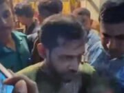 গ্রেপ্তার বাবাকে ধরে কাঁদতে থাকা শিশুকে চড়, তদন্তে পুলিশ