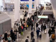 ৩২০০ ফ্লাইট বাতিল, চরম ভোগান্তি