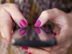 গোপনে মেয়েরা গুগলে সবচেয়ে বেশি সার্চ করে যেসব বিষয়