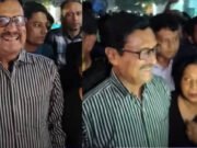 খালেদা জিয়ার অবস্থা ‘সংকটাপন্ন’, হাসিমুখে হাসপাতাল থেকে বের হলেন বিএনপি নেতা ফজলু