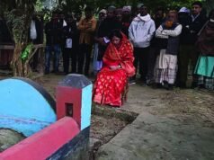 দাদা-দাদির কবর জিয়ারতের মাধ্যমে নির্বাচনী কার্যক্রম শুরু করলেন রুমিন ফারহানা