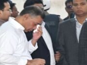 নির্বাক চোখে মা বাবা ভাই হারানোর বেদনা