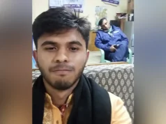ঘুমন্ত পুলিশের সঙ্গে গ্রেপ্তার ছাত্রলীগ নেতার সেলফি, ক্যাপশনে ‘ঘুম ভালোবাসিরে’