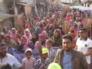 জামায়াত আমিরের বক্তব্যের প্রতিবাদে ঝাড়ু মিছিল