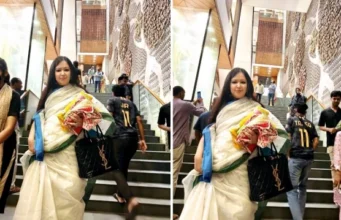 আড়ংয়ে ফ্রি ব্যাগ না পেয়ে ক্ষুব্ধ রুমিন ফারহানা, হাতে কাপড় নিয়ে শোরুম ত্যাগ