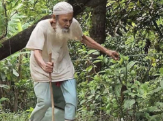 মা’রা গেলেন দড়ি বেয়ে মসজিদে যাওয়া অন্ধ মুয়াজ্জিন আব্দুর রহমান