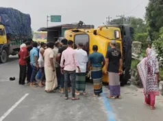 ঢাকা-টাঙ্গাইল মহাসড়কে ট্রাক উল্টে নিহত ১৫
