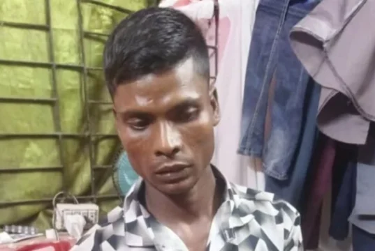 কান্না সহ্য করতে না পেরে দুই মাসের শিশুকে আছাড় দিয়ে মেরে ফেলেন বাবা