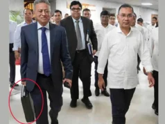 অর্থমন্ত্রী কেন ব্রিফকেস নিয়ে সংসদে আসেন, কী থাকে এতে?