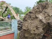 ২ মিনিটের ঝড়ে লন্ডভন্ড তিন গ্রাম