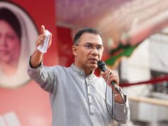 প্রধানমন্ত্রী আসবেন বলে ভাড়ায় আনা রাস্তার ইট তুলে নিলেন ঠিকাদার