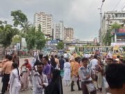 শিক্ষামন্ত্রীর পদত্যাগ চেয়ে সাইন্সল্যাব মোড় অবরোধ