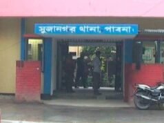 মাইকে ঘোষণা দিয়ে পুলিশের ওপর হামলা