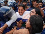 যুগে যুগে ভাইয়েরা এভাবেই বোনদের জন্য ঢাল হয়ে দাঁড়িয়ে থাকে’