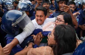 যুগে যুগে ভাইয়েরা এভাবেই বোনদের জন্য ঢাল হয়ে দাঁড়িয়ে থাকে’
