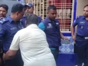 মা’দক কারবারির বাড়িতে ঢোকার আগে নিজেদেরই দেহ তল্লাশি, ব্যাখ্যা দিল পুলিশ
