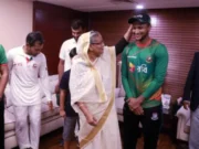 শেখ হাসিনার সঙ্গে দেশে ফিরতে চান সাকিব