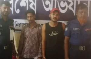 যুবদল নেতার নেতৃত্বে ৪ ট্রাক মুরগির বিষ্ঠা লুট, গ্রেপ্তার ২