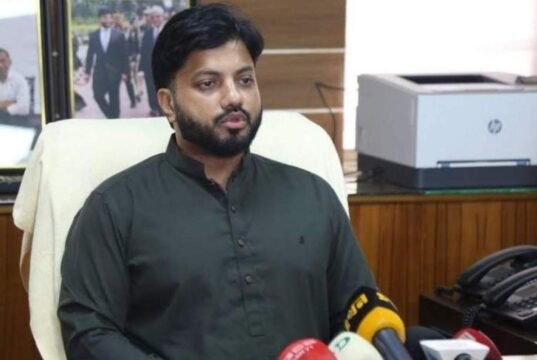 পদত্যাগের পর ইশরাককে ফোন বিরোধীদলীয় নেতাদের, কী বলেছিলেন তারা?