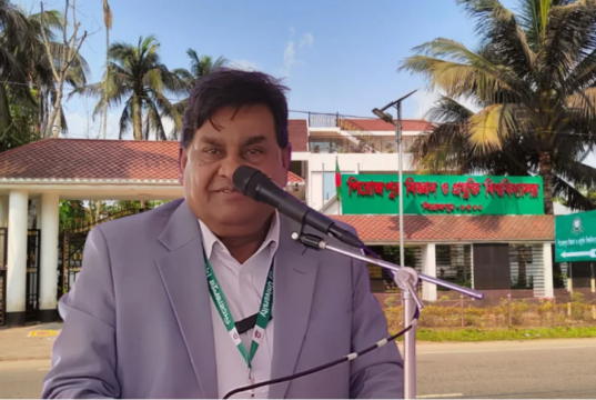 আল্লাহ আমাকে ভিসি হিসেবে নিয়োগ করাইছে তারেক রহমানকে দিয়ে