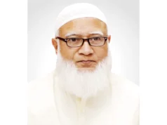 সাপ নিয়ে নাড়াচাড়া করবেন না, ছোবল দিয়ে শেষ করে দেবে